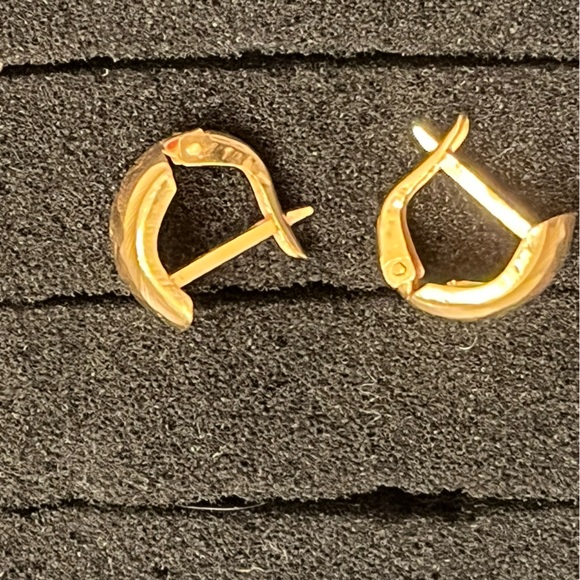 18k hoop earrings engraved with a design - Picture 7 of 8